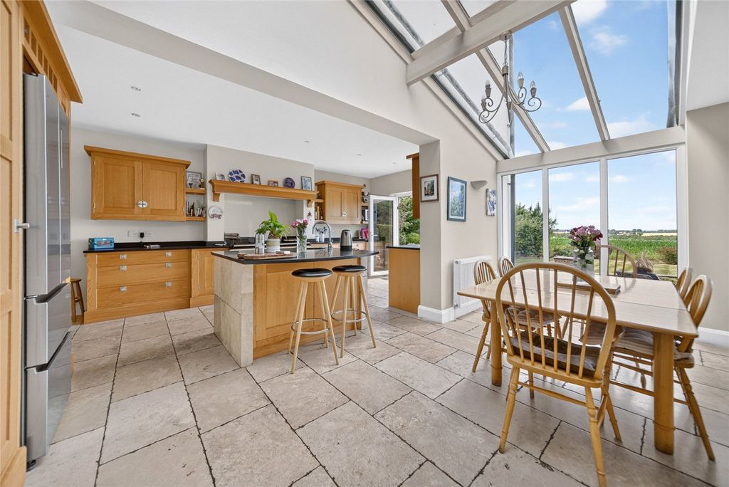 Property photo 2 of 15 Kitchen Diner