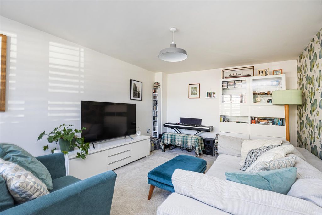 Property photo 2 of 40 Living Room