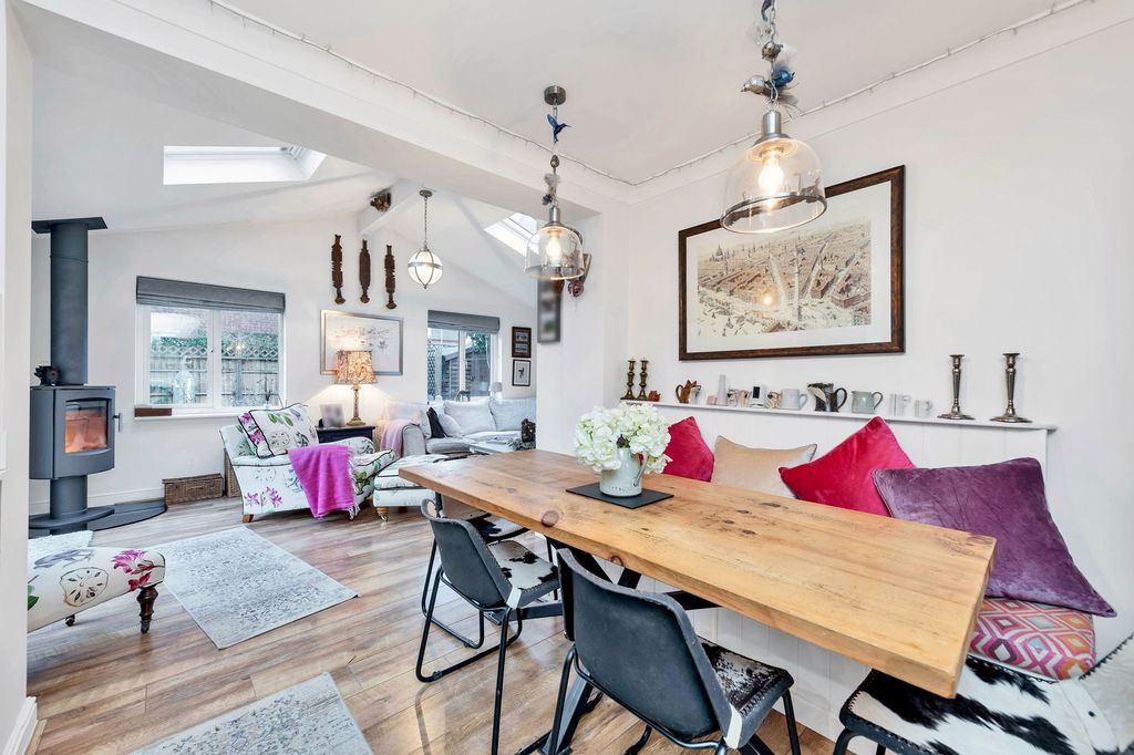 Property photo 3 of 27