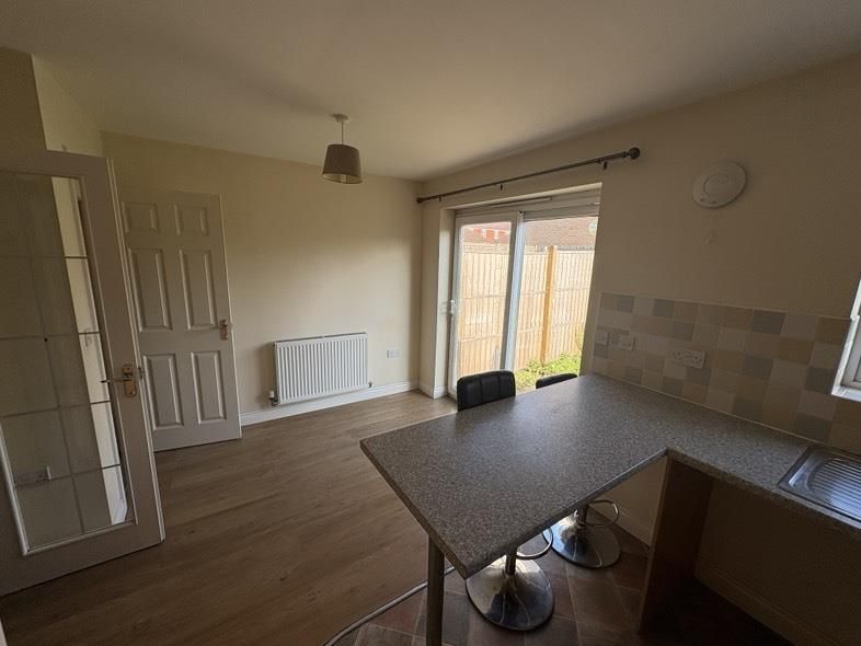 Property photo 3 of 18 Dining Area