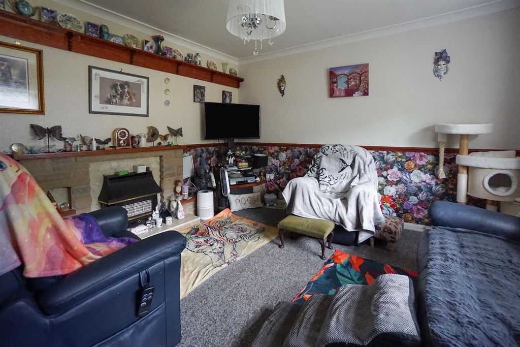 Property photo 3 of 19 Living Room