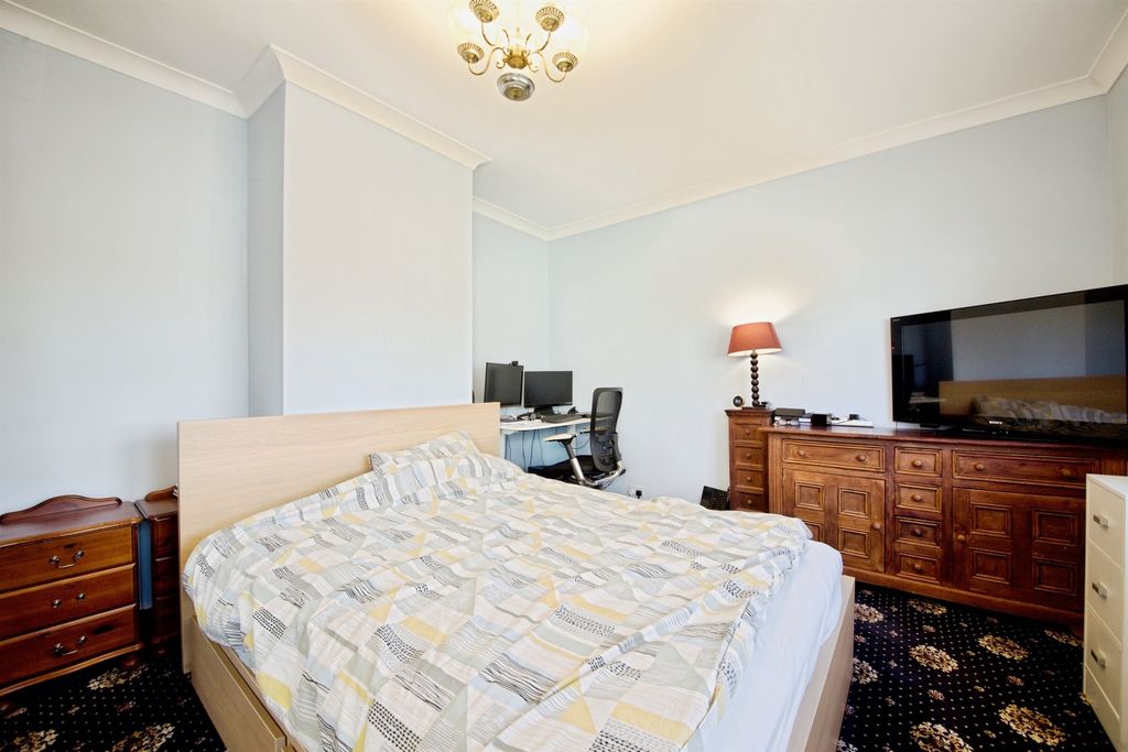 Additional image 16 of 4 bed semi-detached house for saleWood Lane, Dagenham RM8