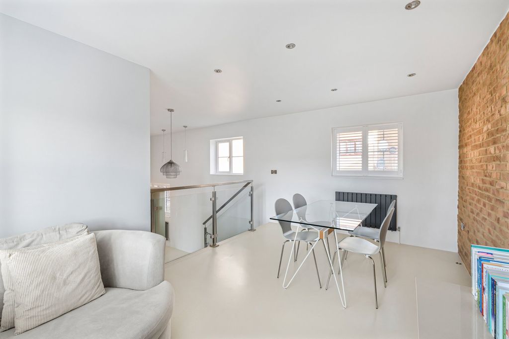 Property photo 3 of 22