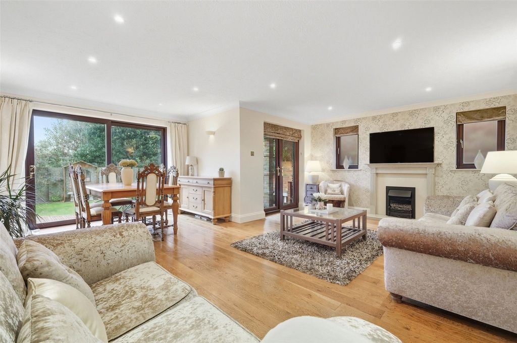 Property photo 2 of 35 Picture No. 23