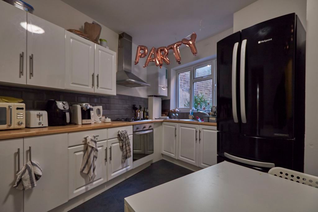 Property photo 2 of 7 Kitchen