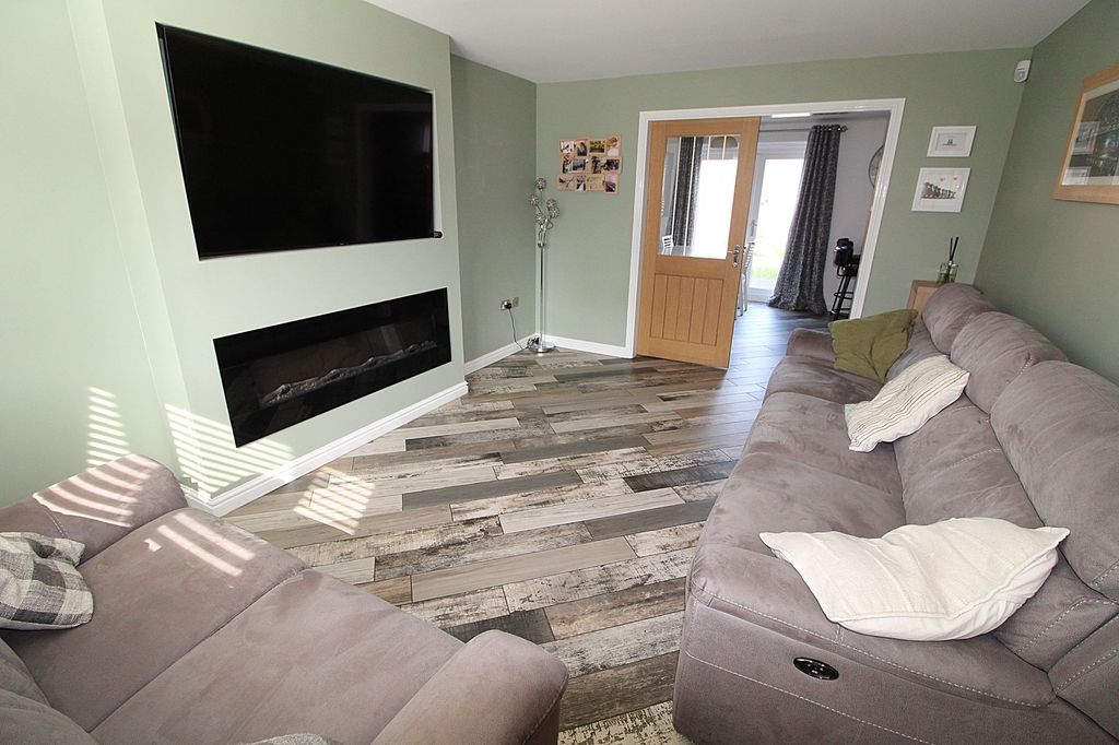 Property photo 2 of 24 Lounge