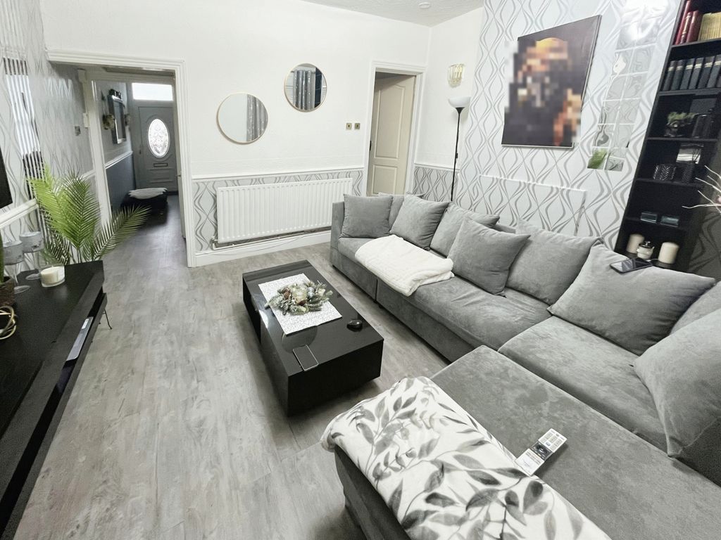 Property photo 2 of 12 Lounge