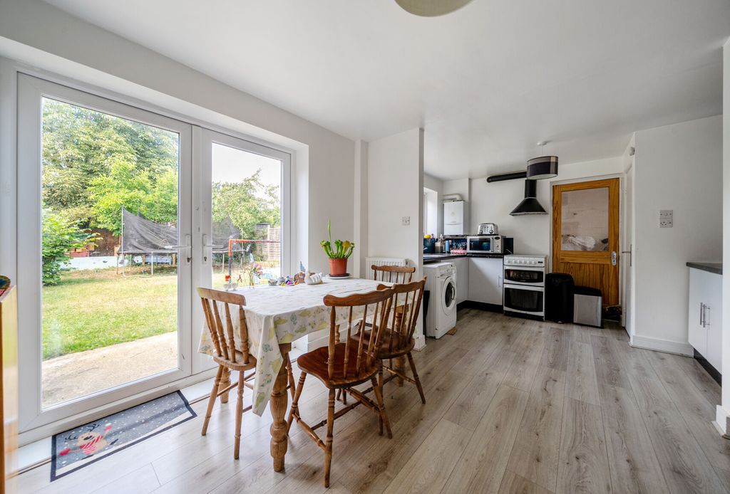 Property photo 3 of 10 1316841-12-686297...