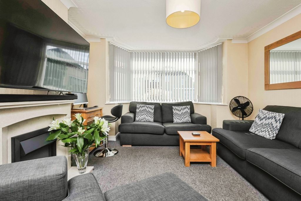 Property photo 3 of 19 Pbox-Img.Jpg