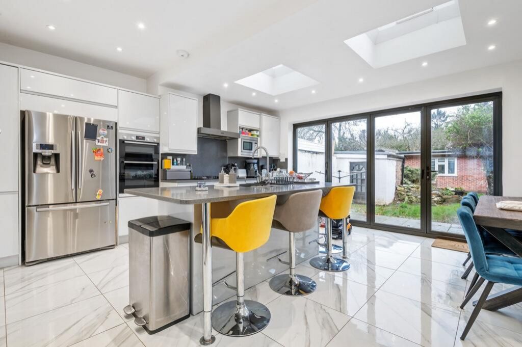 Property photo 2 of 23