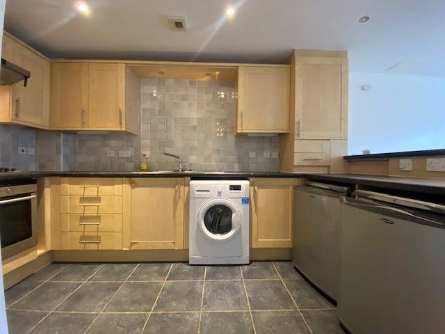 Property photo 3 of 8 Kitchen