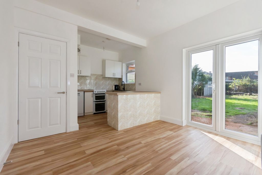 Property photo 3 of 20 Pbox-Img.Jpg