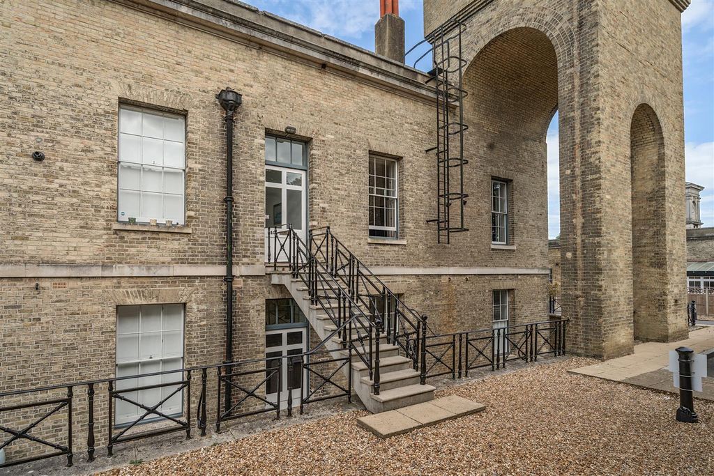 Property photo 2 of 16 Exterior