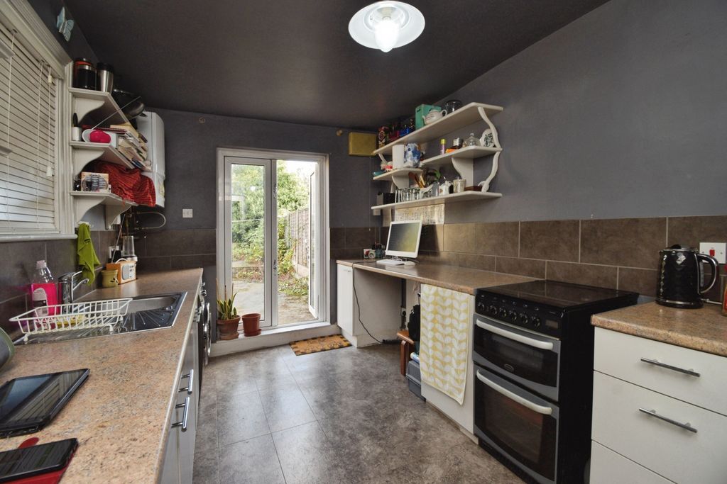 Property photo 3 of 20 Kitchen