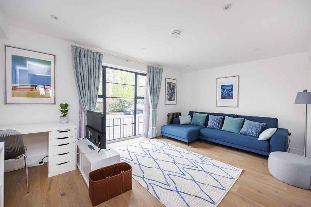 Property photo 2 of 18 Swanne-House-012