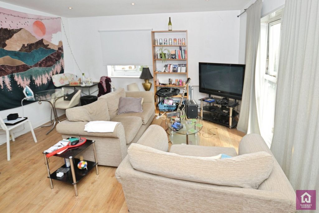 Property photo 3 of 9 Picture No. 06