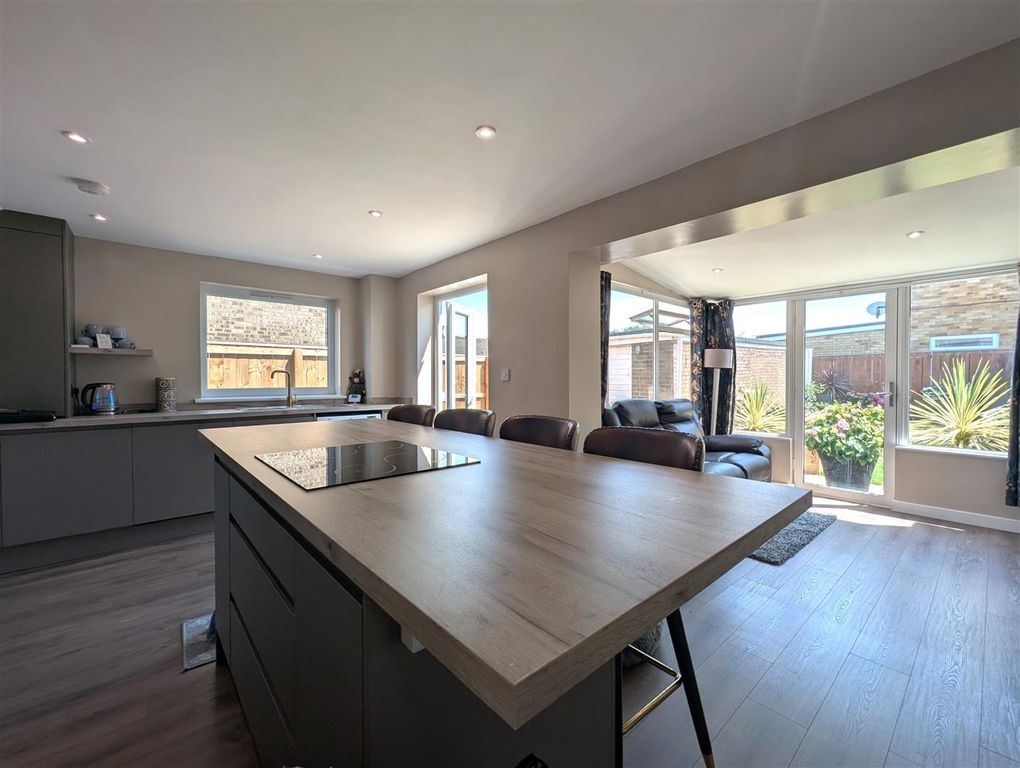 Property photo 3 of 16 Kitchen