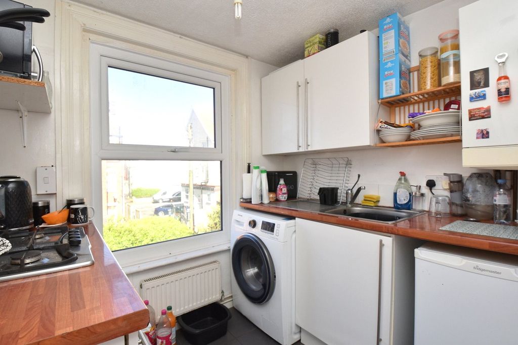 Additional image 7 of 2 bed flat for saleRussell Road, Felixstowe, Suffolk IP11