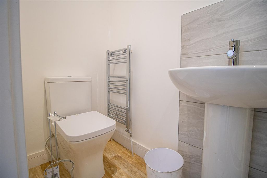 Property photo 3 of 13 Room 3 En-Suite