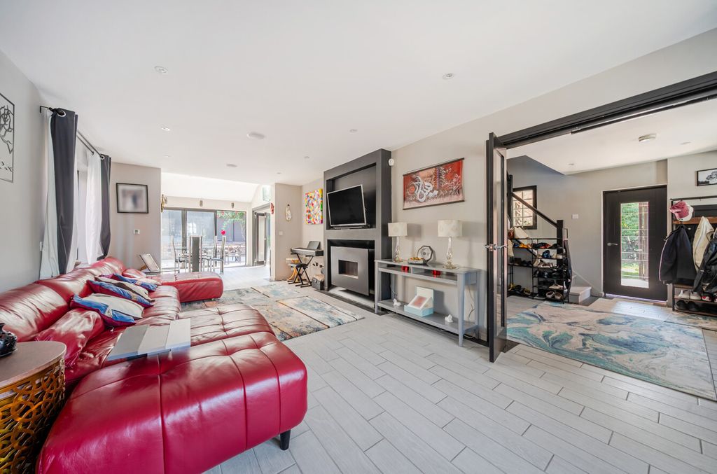 Property photo 3 of 26 1494357-2-6A57F22...