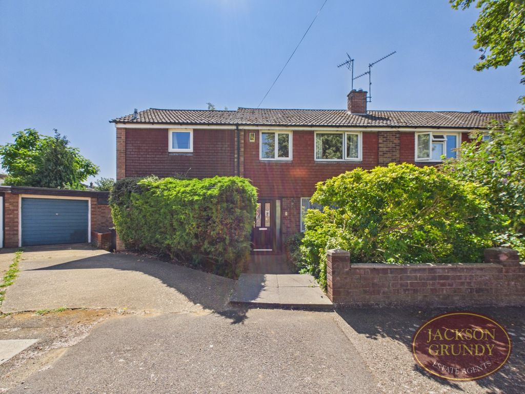 Property photo 1 of 17 Bradden Close