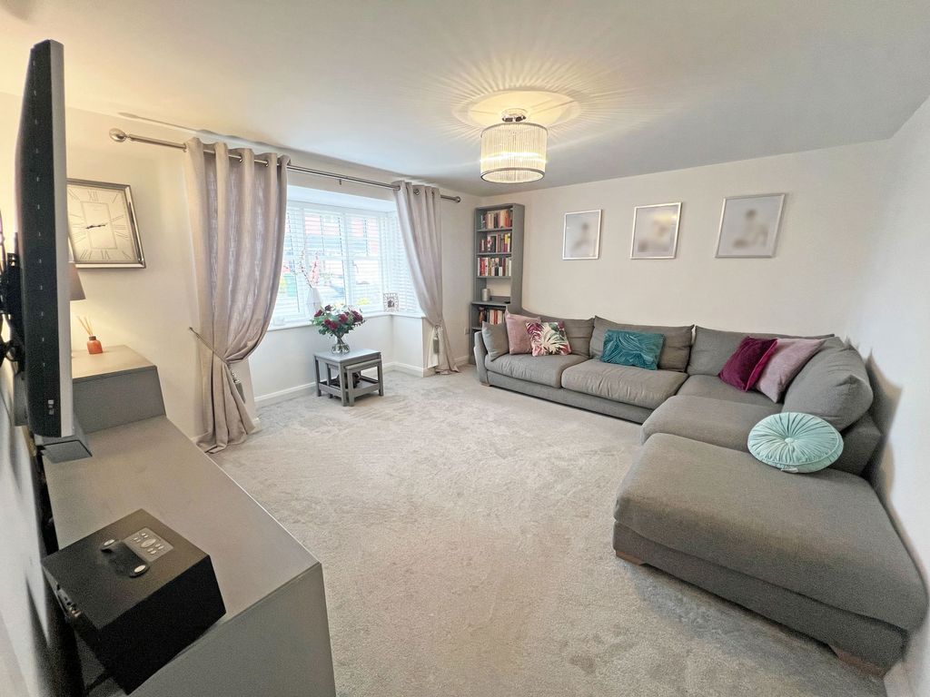 Property photo 2 of 28