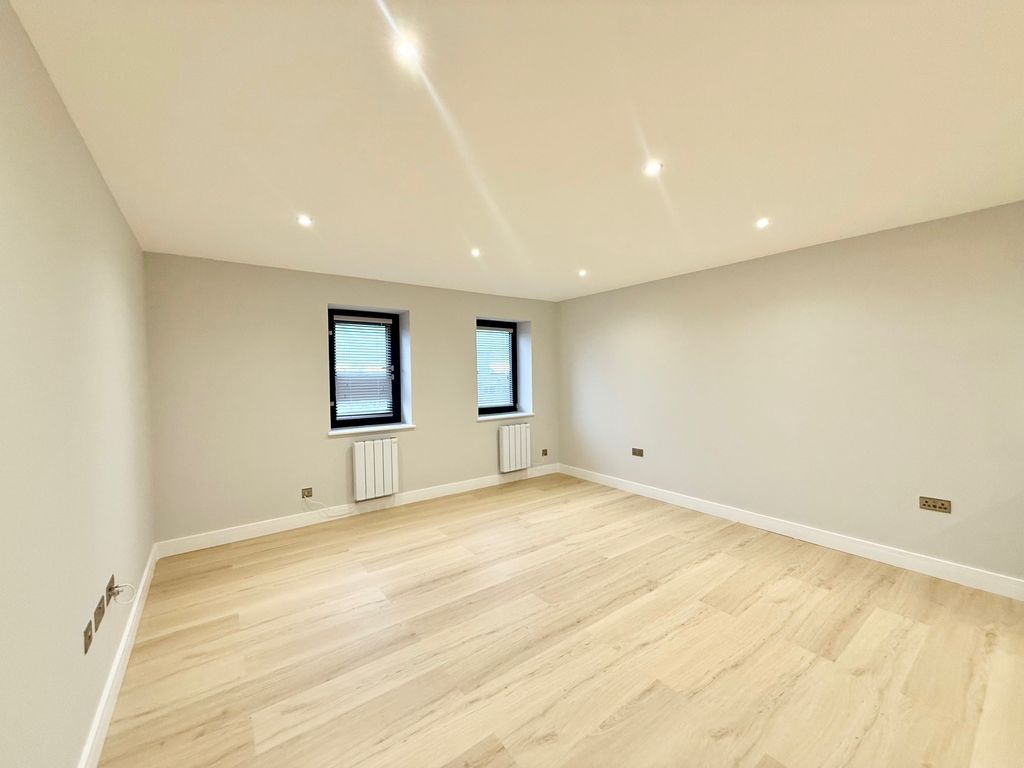 Property photo 1 of 4 Lounge