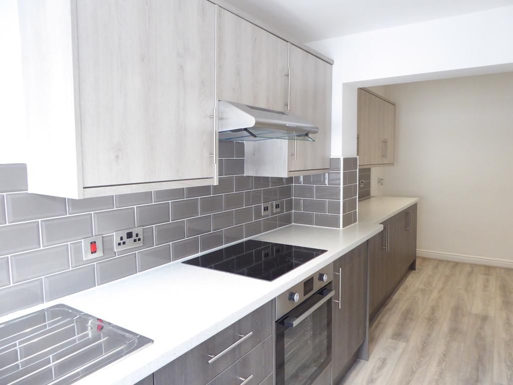 Property photo 3 of 10 Kitchen