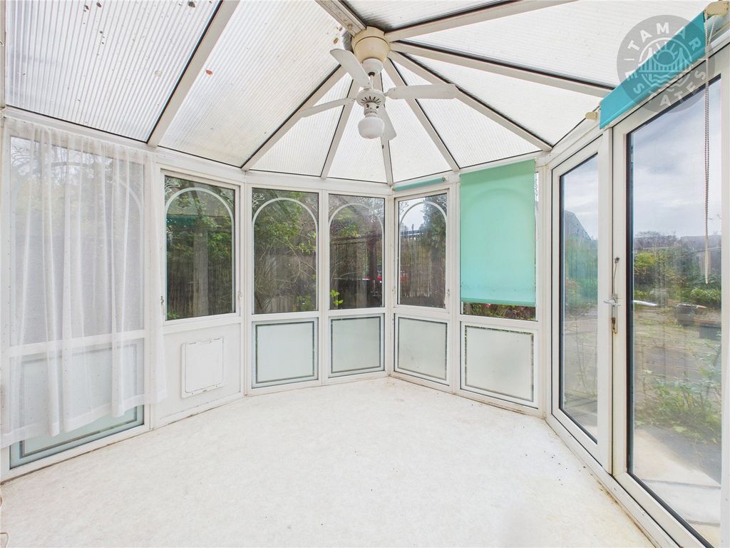 Property photo 2 of 12 Conservatory