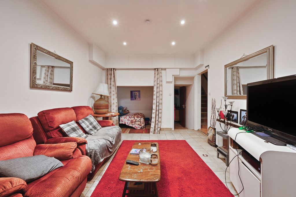 Property photo 2 of 19