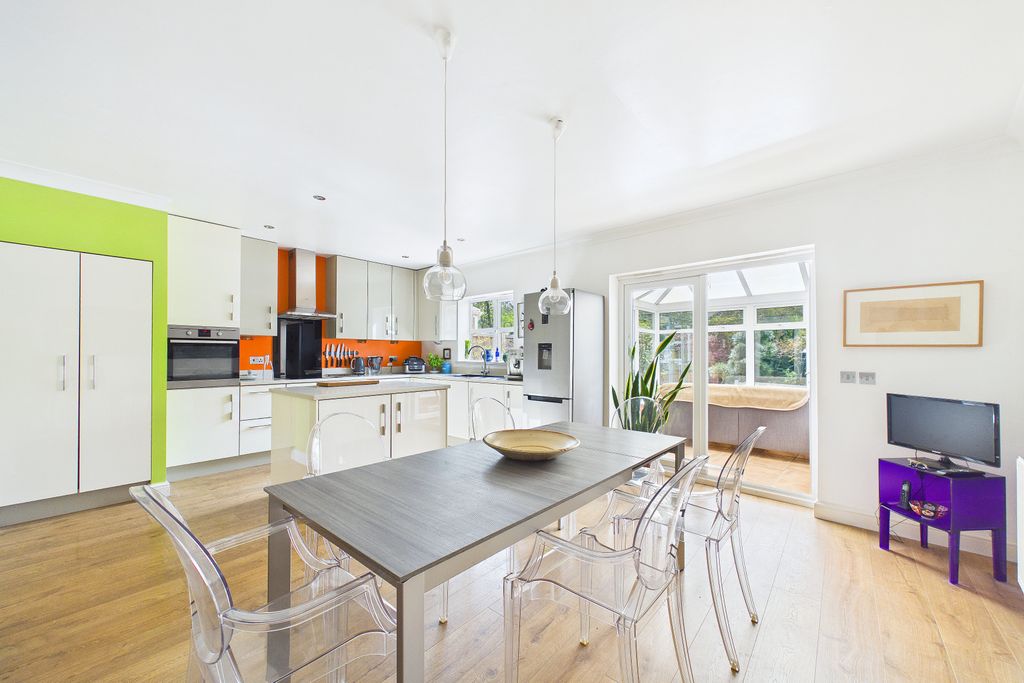 Property photo 3 of 15 Dining Kitchen