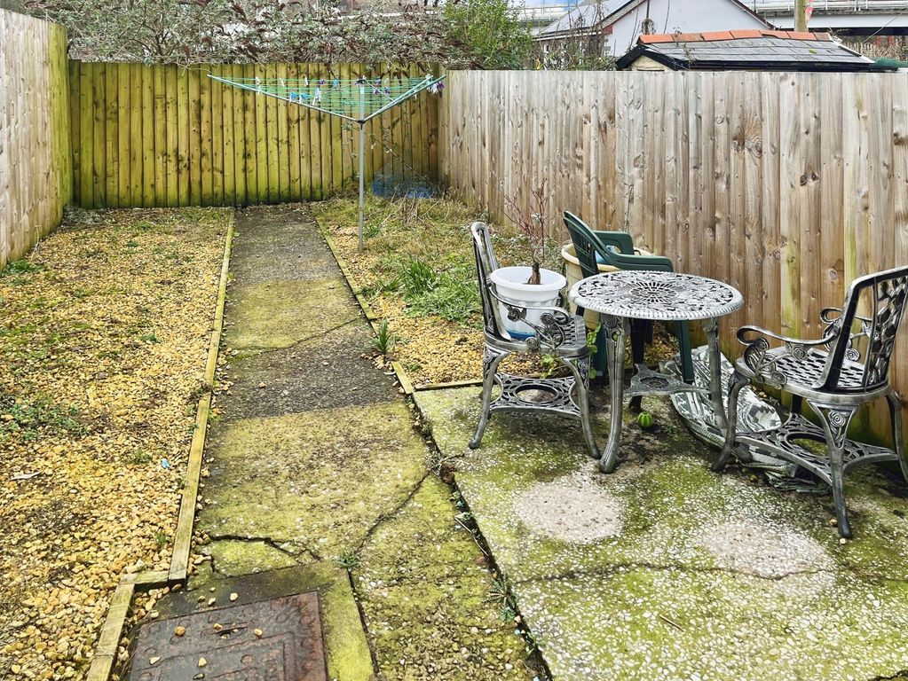 Property photo 2 of 8 Garden