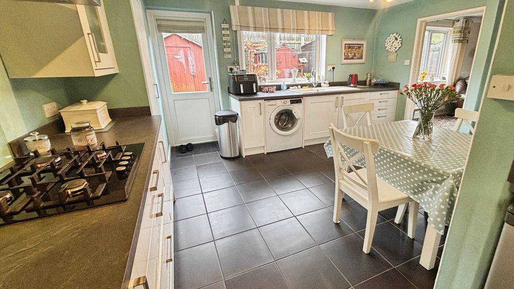 Property photo 2 of 12 Kitchen Diner