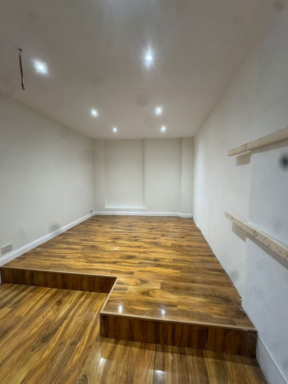 Property photo 3 of 8 Gallery