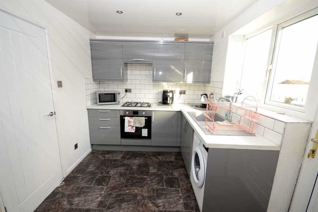 Property photo 3 of 12 Kitchen
