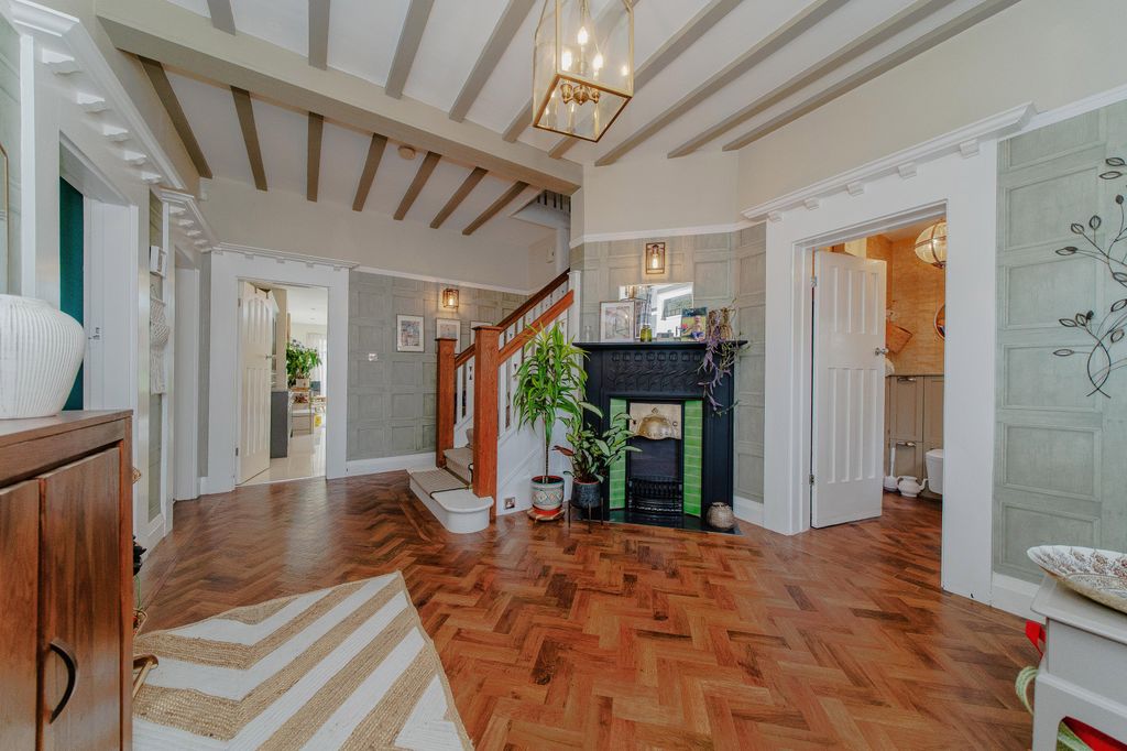 Property photo 2 of 34