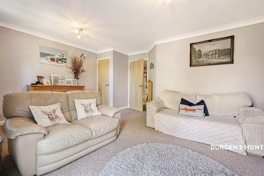 Property photo 2 of 22 Rams Farm Road