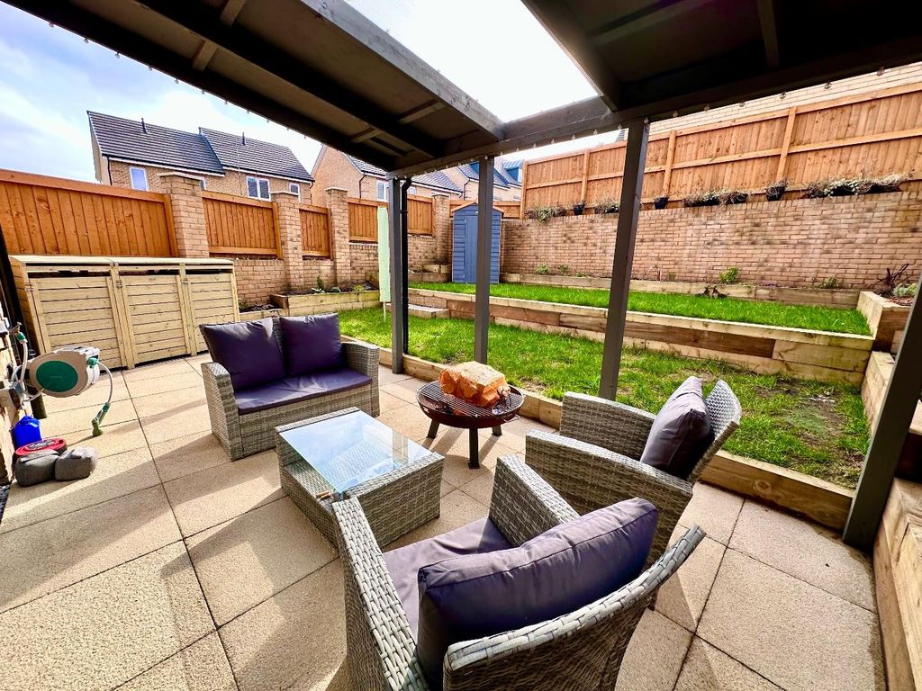 Property photo 2 of 28 Externally