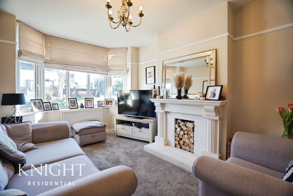 Property photo 2 of 25