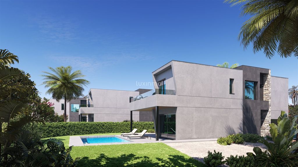 Property photo 1 of 7 Modern Villa In Gran Sol With Private Pool