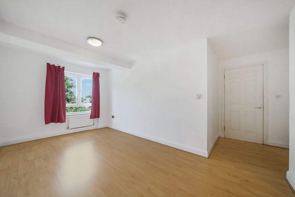 Property photo 2 of 21