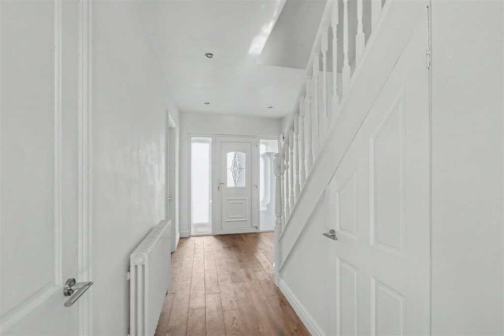 Property photo 2 of 40 Hallway_2.Jpeg