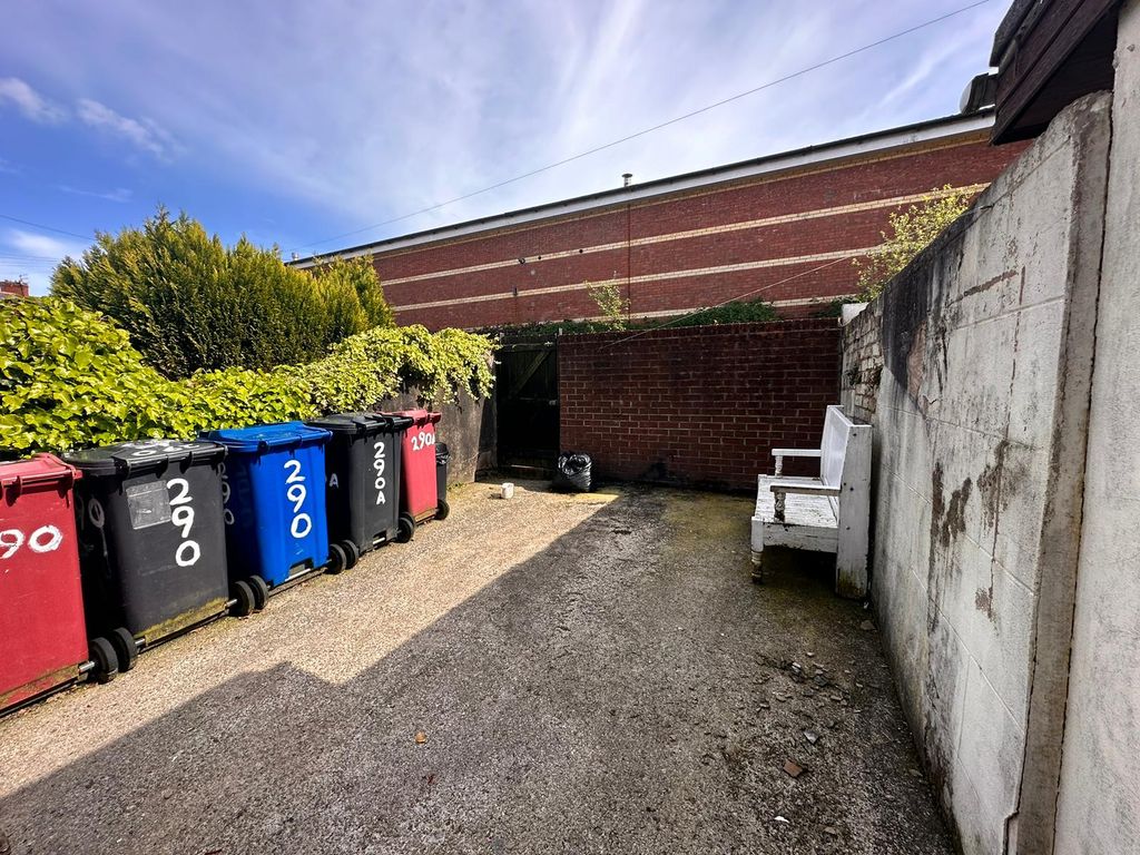 Property photo 2 of 8