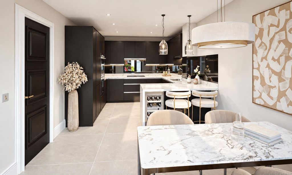 Property photo 2 of 14 Luxury Dining Kitchen
