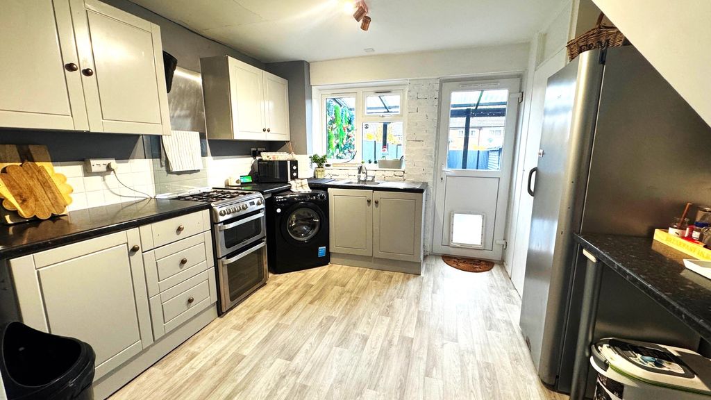 Property photo 2 of 18