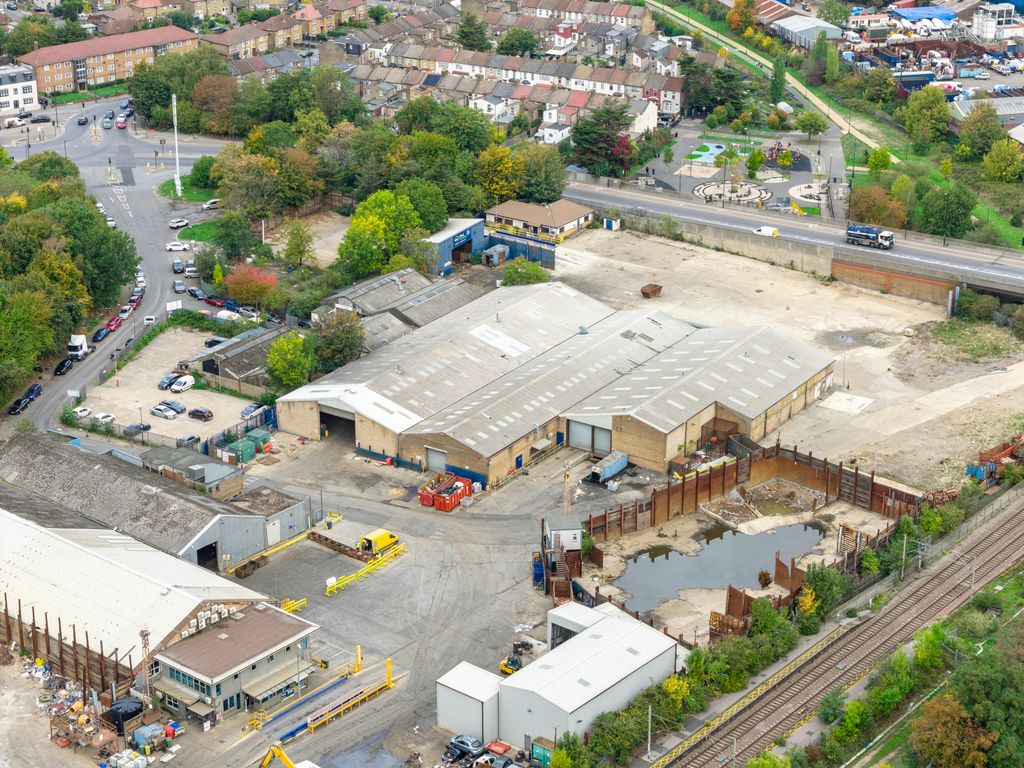 Property photo 3 of 4 Emr Edmonton 21.Jpg