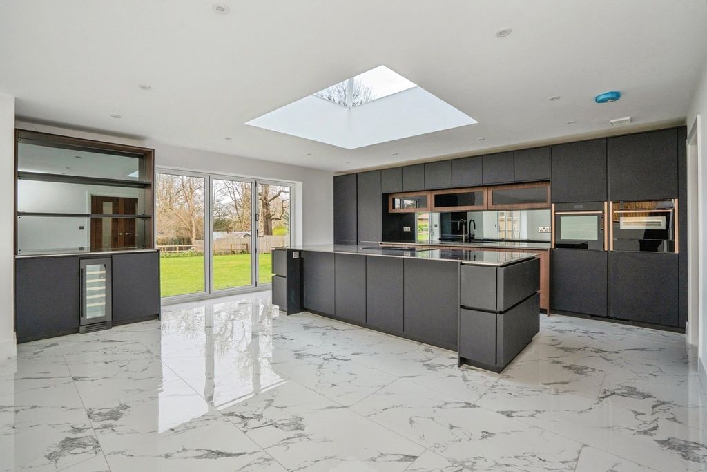 Property photo 2 of 20 Picture No. 21