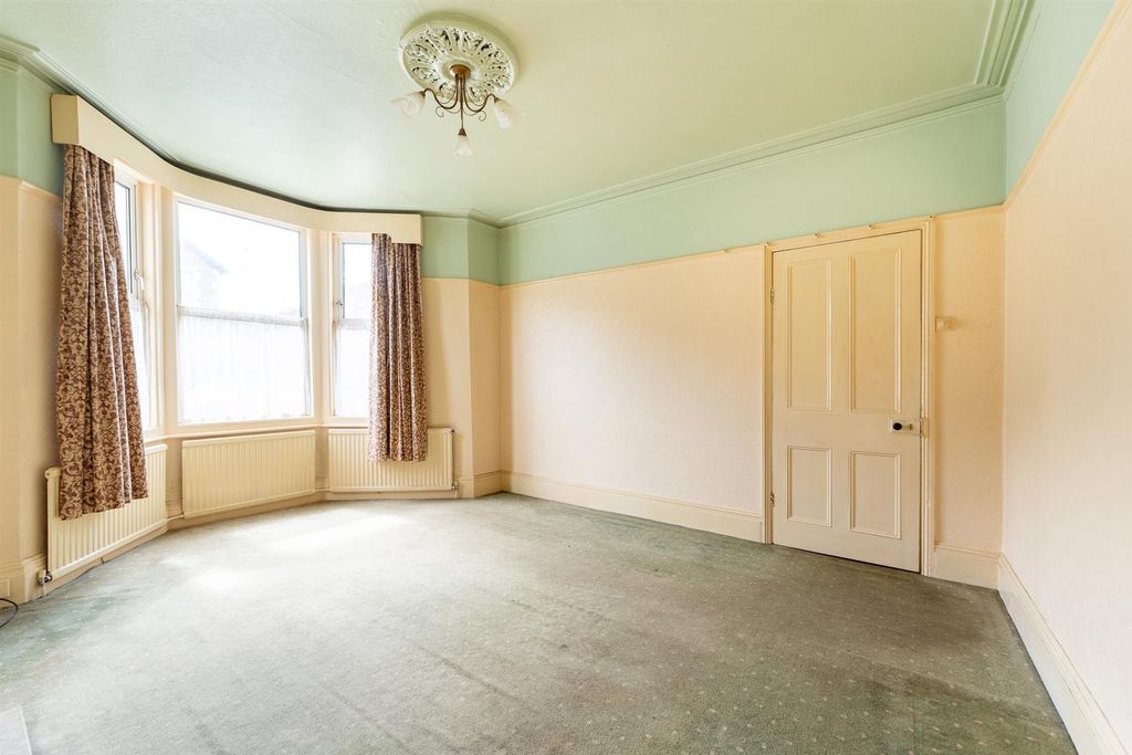Property photo 3 of 15 Lounge 2.Jpg
