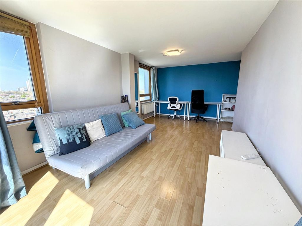 Property photo 3 of 8 Lounge