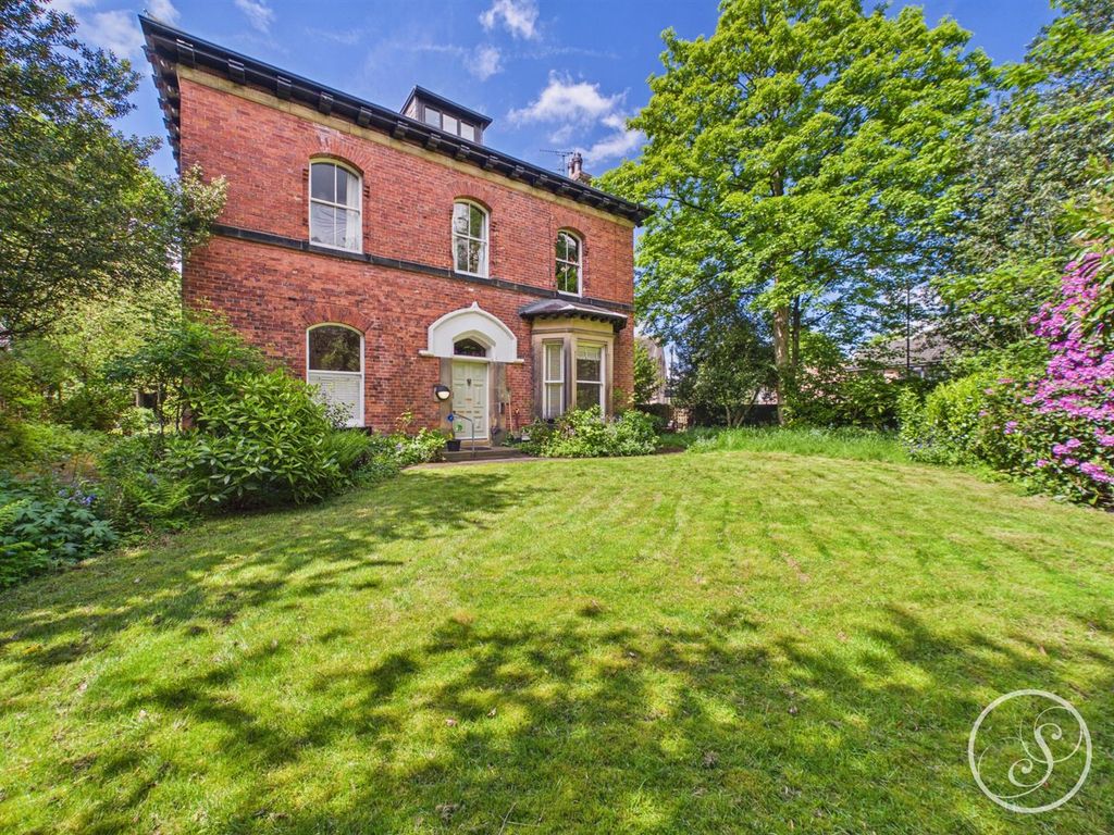 Property photo 1 of 16 External